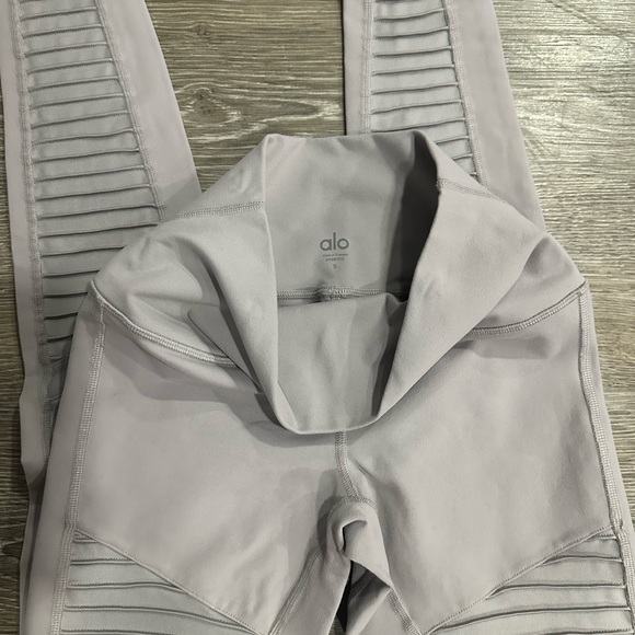 NWOT Alo Motto purple dusk high waste 5in band leggings - Picture 4 of 6